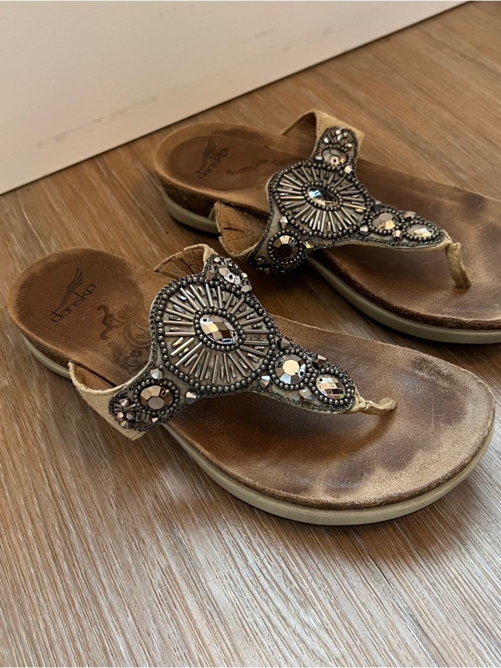 Dansko Tan Beaded Embellished Thong Sandals 37 us 6.5 7 flip flops